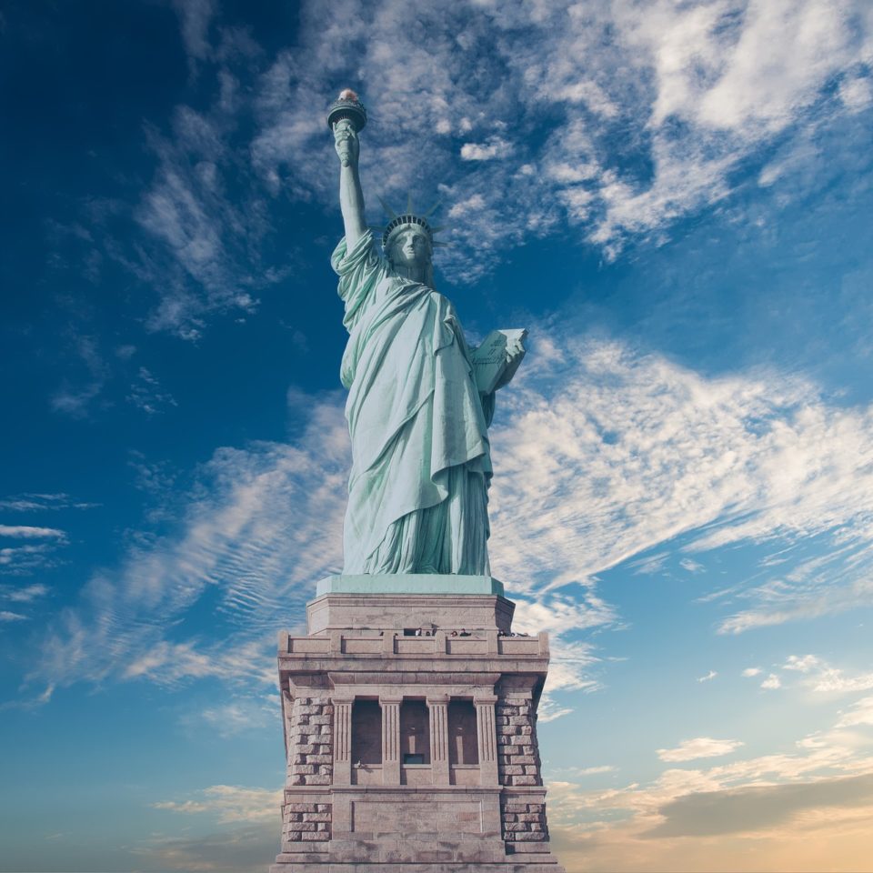 statue-of-liberty-2114376_1920